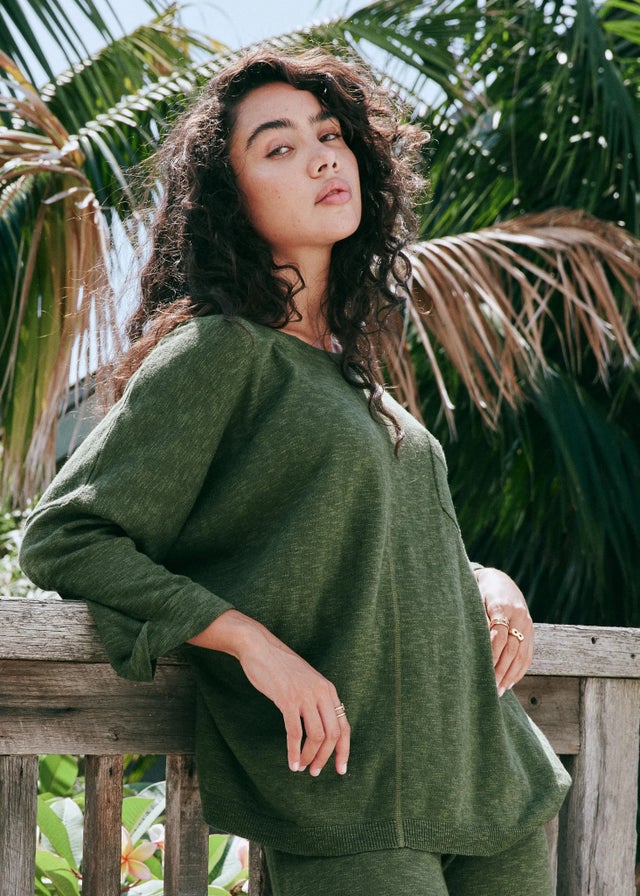 ●PALE JADE● 25SS Easy OPS Frill Long Sleeve Half-Zip Long-Sleeve Crop Top Fabletics